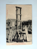 Carte Postale Ancienne : Nouvelle Caledonie : La Guillotine Avec Personne - New Caledonia