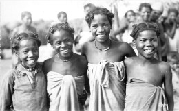 Groupe De Jeunes Filles Antandroy - Types Du Sud - Madagascar - Carte Photo, Photographe; Stavy N°1100 - Unclassified