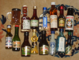 D20 - LOT DE 15 MIGNONNETTES Pleines (alcool) - - Miniatures