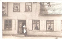 Memel Klaipeda Einzelhaus Eweleits Vor Der Tür Mit Familie Zabre Aus Berlin Schöneberg To Visite 1913 - Litauen
