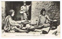 "Femme Préparant Le Couscous Et Femme Peignant La Laine" - Sahara Occidental