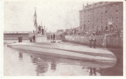 German WWI Submarine UC-5 Captured On Display In England, C1910s Vintage Postcard - Sous-marins
