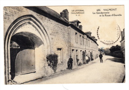 CPA (76) : VALMONT - La Gendarmerie Et La Route D'Ourville - Valmont