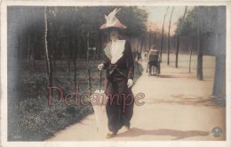 Elégante En Promenade Dans Le Parc 1917 - Ombrelle Et Chapeaux -The Elegant Women In Walk In The Park 1917 Parasol - Mode