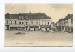 Ecommoy.  Place De La République. - Ecommoy