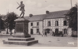 14 / 3 / 206  -  CLEGUEREC  - LE  MONUMENT  AUX  MORTS ( AUTOMOBILE ) - Cleguerec