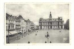 Cp, 86, Poitiers, Place D'Armes Et L'Hôtel De Ville, écrite 1936 - Poitiers