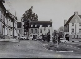 61 LE MERLERAULT PLACE DE L'HOTEL DE VILLE  CARTE AVEC NEGATIF ORIGINAL POUR LA CREATION DE LA CARTE POSTALE - Le Merlerault