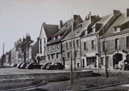 61 LE MERLERAULT PLACE DE L´HOTEL DE VILLE B  CARTE AVEC NEGATIF ORIGINAL POUR LA CREATION DE LA CARTE POSTALE - Le Merlerault