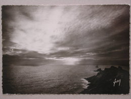 Point Du Raz, Crépuscule Sur L'île De Sein - Pont-Croix