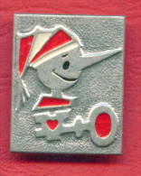 F1994 / Films " Buratino " - The Main Character Of The Book The Golden Key BY Tolstoy Russia Russie Russland  Badge Pin - Kino