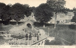 LANDRECIES EN 1894 (AVANT LE DEMANTELEMENT) VIADUC RELIANT LA VILLE HAUTE A LA VILLE BASSE FANFARE MILITAIRE REGIMENT - Landrecies