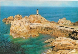 Ile De Brehat (Côtes-du-Nord) L'île Des Fleurs Et Des Rochers Roses - Le Phare Du Paon En 1987 - Phares