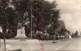 59 - MAUBEUGE - LE SQUARE DU MONUMENT AUX MORTS - Maubeuge