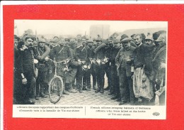 02 VIC Sur AISNE Cpa Animée Officiers Français Ramenant Casque Allemands     Edit ELD - Vic Sur Aisne