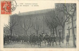 69 LYON - Institution Leidrade - Le Jeu Des Echasses - La Bataille - Sonstige & Ohne Zuordnung