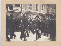 GRENOBLE,ISERE,1908 ,DEFILE ,PLACE DE L´ETOILE,MANIFESTATION,DE FILE,HOMME POLITIQUE,MILITAIRE,PHOTO ANCIENNE - Places