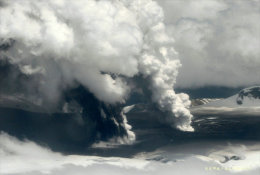 [ T09-025 ] Vulkan Volcano Volcan Volcán Vulkanen  ,China Pre-stamped Card, Postal Stationery - Volcanes