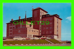 HAUTERIVE, QUÉBEC - L'HOPITAL HÖTEL-DIEU DE HAUTERIVE - UNIC - PHOTO, STUDIO YVON - ANIMÉE VIEILLE VOITURES - - Saguenay