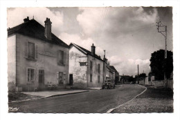 Savigny En Terre Plaine Vue De La Grande Rue Avec Cafe Du Centre Et Automobile Ecrite Fin Des Années 50 Canton Guillon - Guillon