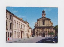 84 -  BEDARRIDES - LA VIEILLE EGLISE ET L'HOTEL DE VILLE -  Voiture 2CV Citroen - Bedarrides