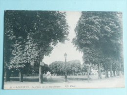LOUVIERS - La Place De La République - Louviers