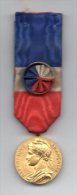 683G) MEDAILLE DU TRAVAIL ET DE LA SECURITE SOCIALE - 1961 - Frankreich