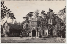 Doorn: Poortgebouw. Maarten Maartenshuis - Jongen Met Step  - Utrecht / Nederland - Doorn