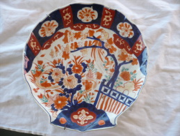 ASSIETTE IMARI  EN FORME DE COQUILLE SAINT JACQUE - Art Asiatique