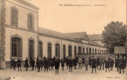 CHATILLON-COLIGNY LES ECOLES ECOLIERS ET INSTITUTEUR DANS LA COUR - Chatillon Coligny