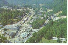 GS-217. AIR VIEW OF GATLINBURG . TENNESSEE AT THE ENTRANCE TO THE GREAT SMOKY MOUNTAINS NATIONAL PARK. - Andere & Zonder Classificatie