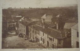 85 - POUZAUGES - Le Champ De Foire - Pouzauges