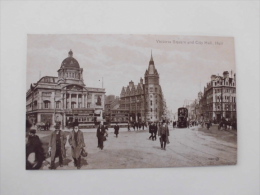 Hull. - Victoria Square And City Hall. - Hull