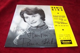 DANIA  RIKA  °  ETRANGERS DANS LA NUIT  ° AUTOGRAPHE SUR VINYLE 45 TOURS - Autógrafos