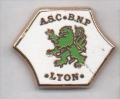 Beau Pin´s En Zamac , Banque ASC BNP , Lyon , Signé Decat - Banques