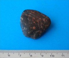 # M041 BROWNISH W/RED INSERTS ESTEREL PEBBLE ORE - South France, Provence, Mineral Minerai Minerale Erz - Minéraux