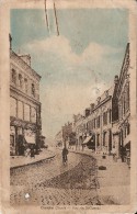 CAUDRY (59) - Commerce : Rue De St-Quentin. Les Magasins Belges. CPA Animée Et Très Rare. - Caudry