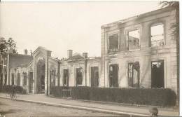 CARTE POSTALE PHOTO ORIGINALE : SENLIS  LA GARE DETRUITE GUERRE DE 1914  OISE (60) - Stazioni Senza Treni