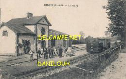 77 // REBAIS   La Gare   Vue Intérieure Avec Train   ANIMEE - Rebais