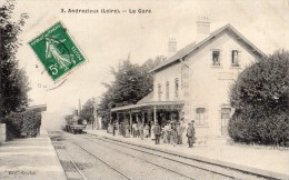 ANDREZIEUX LA GARE ARRIVE DU TRAIN CHEF DE GARE - Andrézieux-Bouthéon