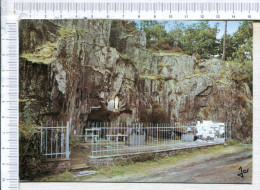 CALLAC  -  Grotte De Notre Dame De Lourdes Au Pied Du Calvaire - Callac