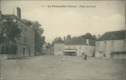 86 LA TRIMOUILLE / La Place Du Pont / - La Trimouille