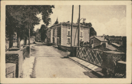 86 VOUNEUIL SOUS BIARD / Le Viaduc Et Le Café Martin / - Vouneuil Sous Biard