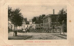 LANDRECIES - Entrée De La Ville (Côté Sud) - Soldats - - Landrecies