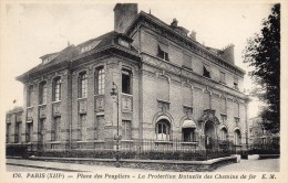 Delcampe - CPA  -  PARIS XIII  -  Place Des Peupliers -  La Protection Mutuelle Des Chemins De Fer - Paris (13)