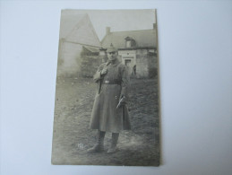 AK / Fotokarte 1. Weltkrieg Soldat In Uniform Pickelhaube Stempel: K.D. Feldpost Exp. 18. Kriegsschauplatz. F.C. Wäger - Militaria