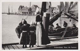 Cpa,noord-holland,near Amsterdam,volendam Edam,aan De Haven,girls Et Women En Costume Local,rare - Volendam