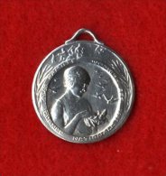 JOURNEE  AUX FAMILLES NOMBREUSE NATIONALE  1920  -  METAL ARGENTE - Firma's