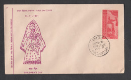 INDIA, 1971,  FDC,,   Childrens Day, Painting- Women @ Job, Children´s Day,  New Delhi  Cancellation - Lettres & Documents