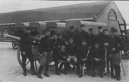 Carte Postale Photo Militaire Français Caserne 30 ème-90 ème Régiment D'Artillerie-Cavallerie ? Canon-Militaires Sabre - Caserme